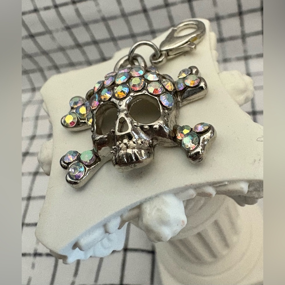 Skull + Crossbones - Bag Charm - New - Picture 2 of 3